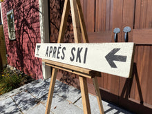 Load image into Gallery viewer, Après Ski Wood Sign, Ski House Décor, Bar Sign, Hand Painted on Barn Board, Farmhouse Sign, Ski Lodge Decor