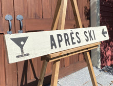 Load image into Gallery viewer, Après Ski Wood Sign, Ski House Décor, Bar Sign, Hand Painted on Barn Board, Farmhouse Sign, Ski Lodge Decor